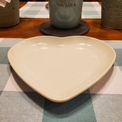 FIESTA WHITE HEART PLATE 