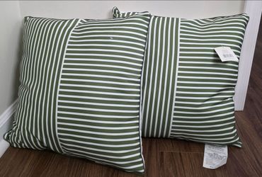 Set of 2 patio pillows