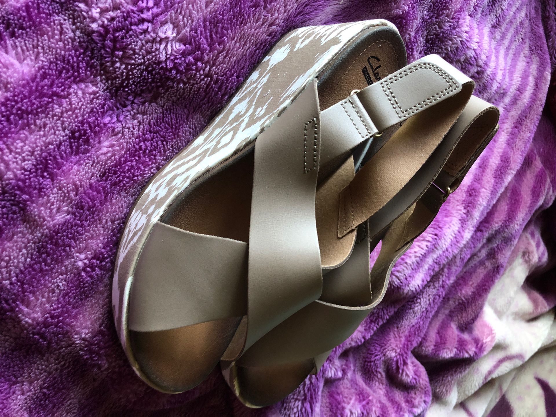 Women and youth Stasha Hale4 wedges sandals size 8.5 leather upper