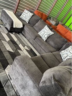 Ashley furniture U sectional sofa couch (DELIVERY AVAILABLE)