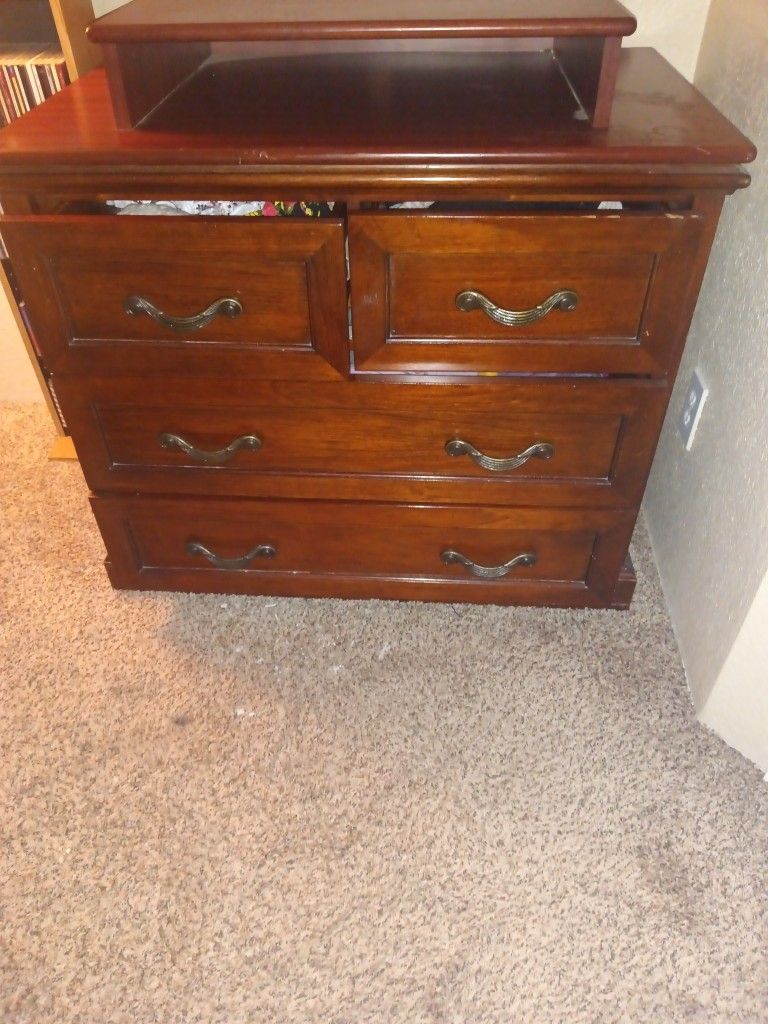 Wood Dresser - 4 Drawer -FREE