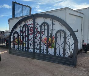 Porton para garach de 2 puertas  o patio reforsado con llantas se deslice al abrir mide 15.1/2 × 7