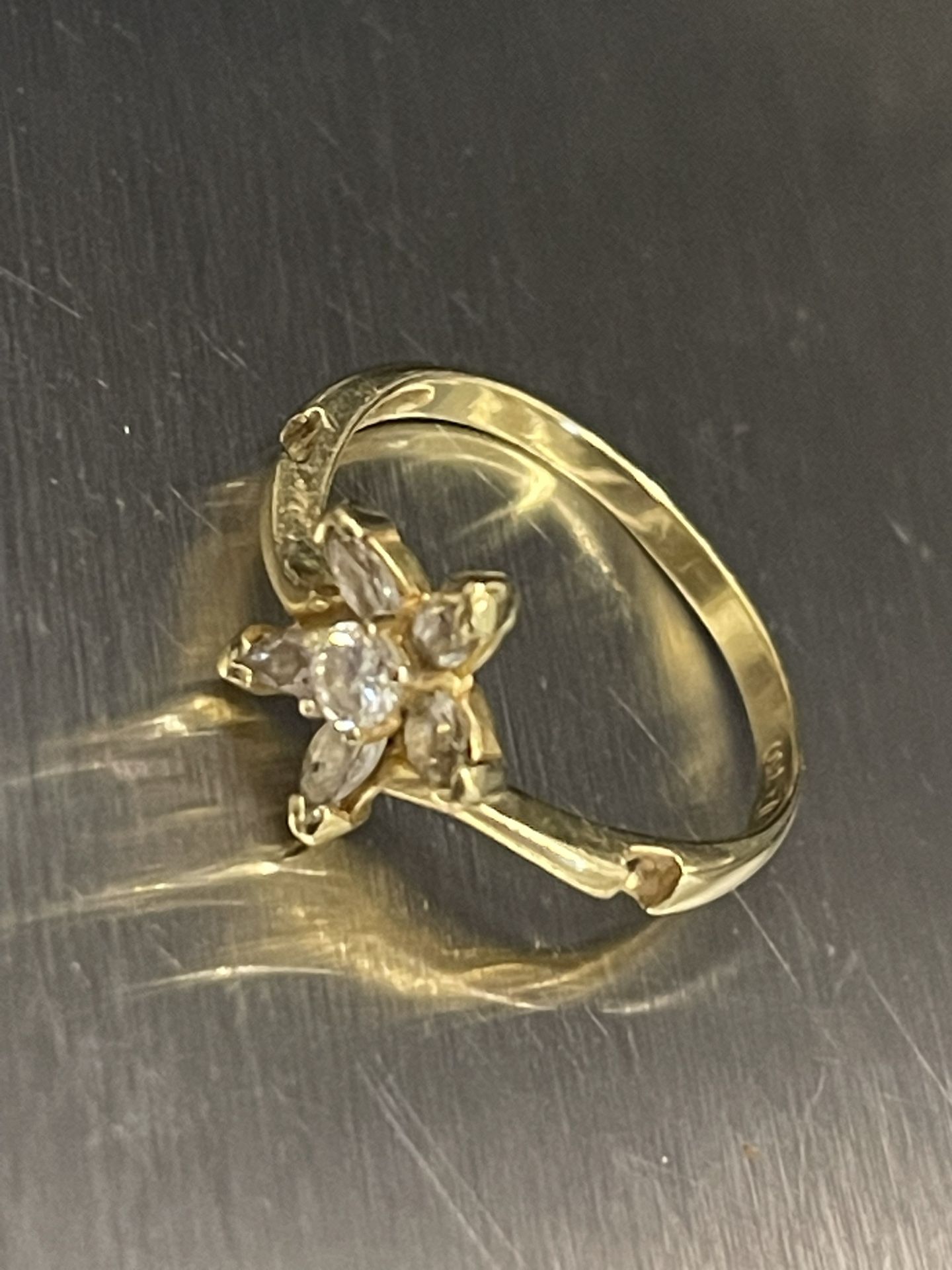 18Karat - Women’s Diamond Ring - 2.3Grams