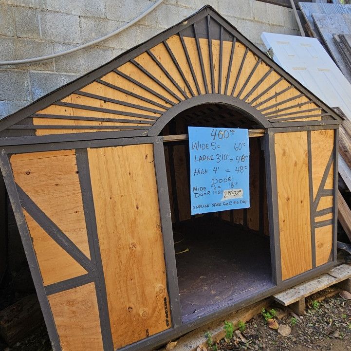 XL Dog House (Available)