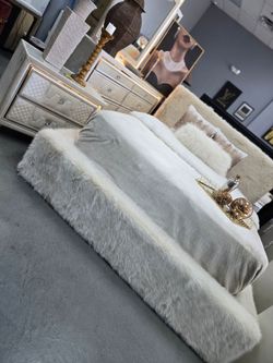 ✨️4pc Queen, King Bedrooms ✨️ Furniture Sectionals, Dining Avail