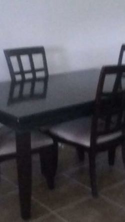 Dining table set