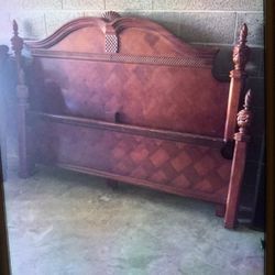 🎄KING SIZE BEDROOM FURNITURE : DRESSER , KING SIZE  BED 🎄