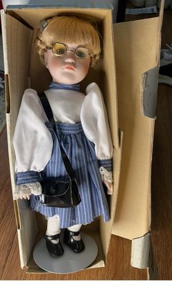 A Connoisseur Collection Doll From Seymour Mann