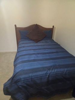 Full Siz Bed (Mattress, Box Spring, Frame and Headboard)