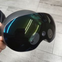 Meta Quest Pro 256GB VR Gaming Headset W/Case & Grips