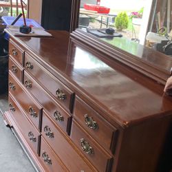 Taylor Jamestown Solid Cherry Dresser With Mirror