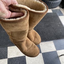 Women’s boots, size 8 sheepskin