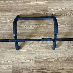 Gold’s gym pull up or chin up bar