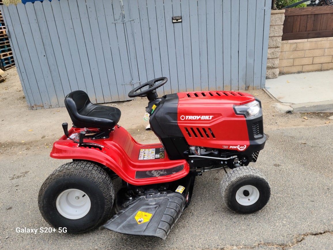 Pony 42" 7-speed Manual Drive Gas Front Engine Ridgid Lawn Tractor
