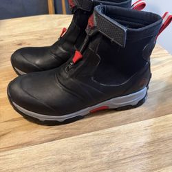 Muck Boots Men's Apex Mid Zip Ankle Boots 070021 Black Red Size 12M