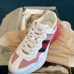 New- Gucci Women’s Sneaker  (Size 39.5)