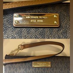 Micheal Kors Wristlet 