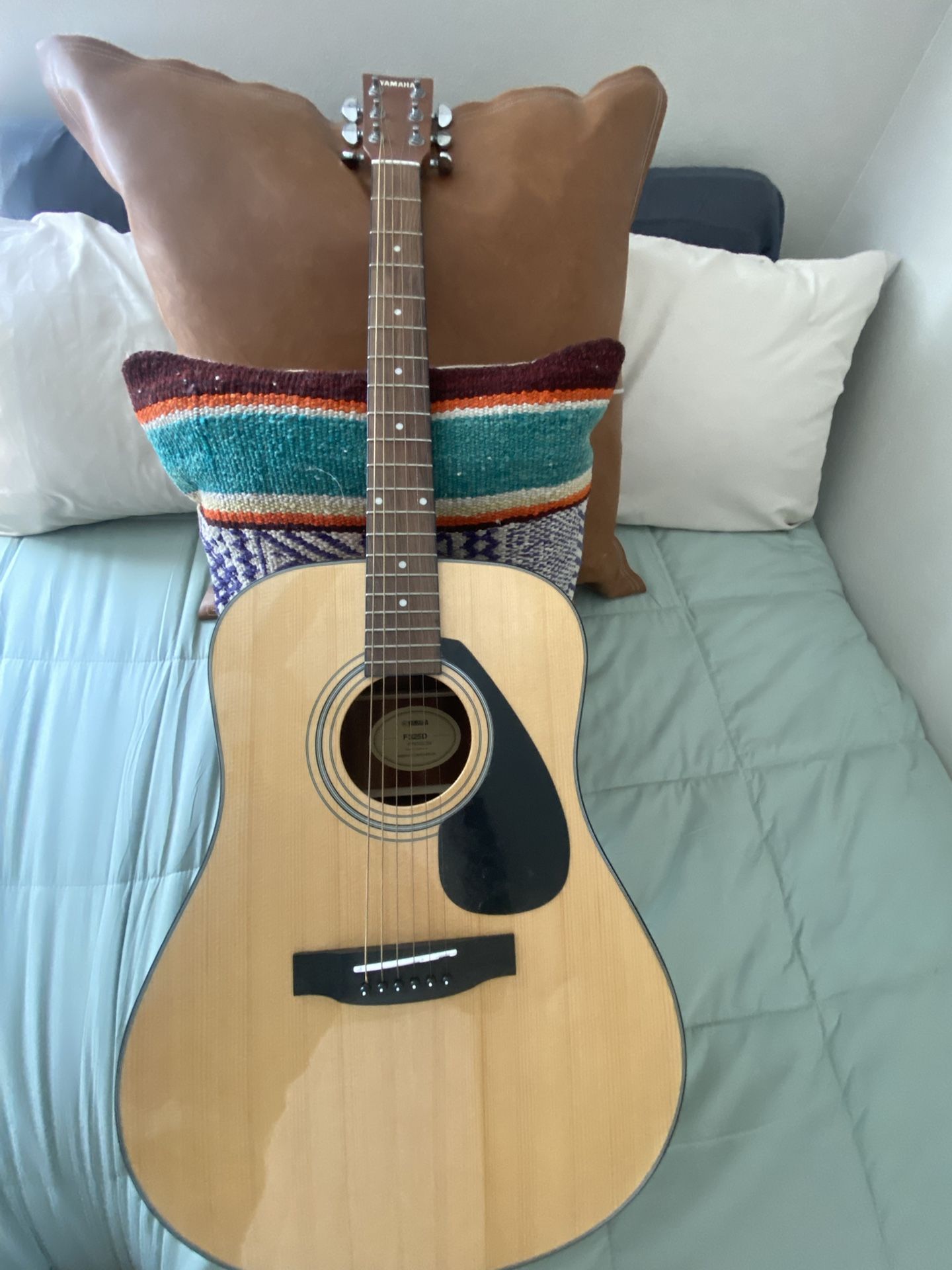 Yamaha F325D Acoustic Guitar