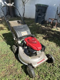 Lawnmower Honda HRR216 Gas Lawn Mower