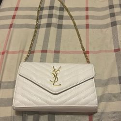 White Desinger Purse ❤️❤️❤️