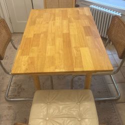 Table and 4 chairs 