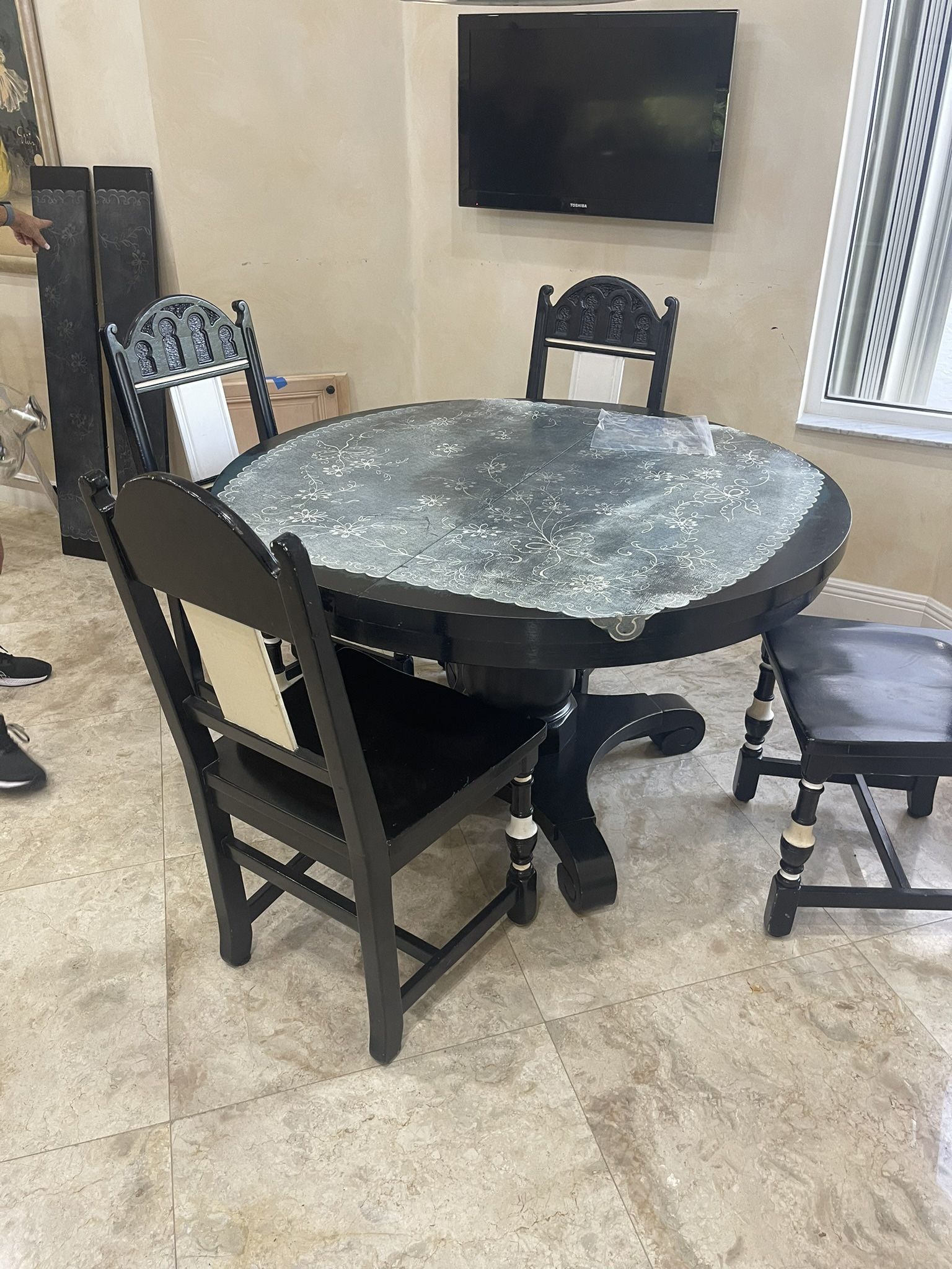 Vintage Kitchen Table W/ 4 Chairs - $100