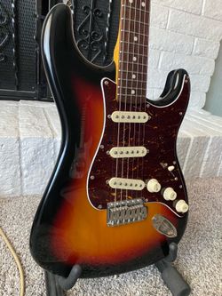 Squier 60’s Classic Vibe Stratocaster w/Fender locking tuners
