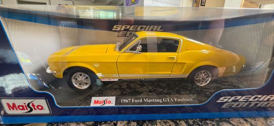 1967 Ford Mustang GTA Fastback Maisto Die Cast 1/18