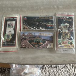 4 Collector Giants Pins 