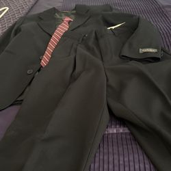 Boys Van Heusen Suit With Tie Size 12 Regular And Size 14 White Shirt