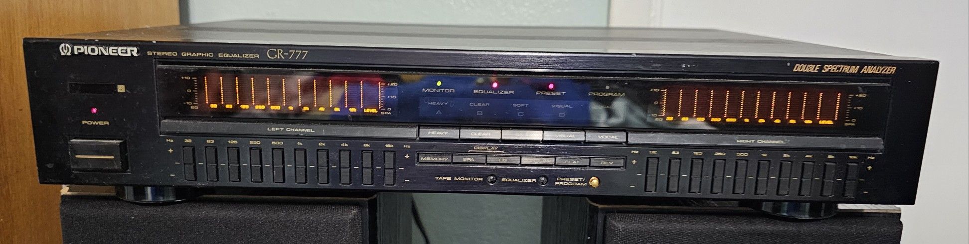 PIONEER STEREO GRAPHIC EQUALIZER GR 777 JAPAN.  VINTAGE 80'S.  TESTED EXCELLENT CONDITION 