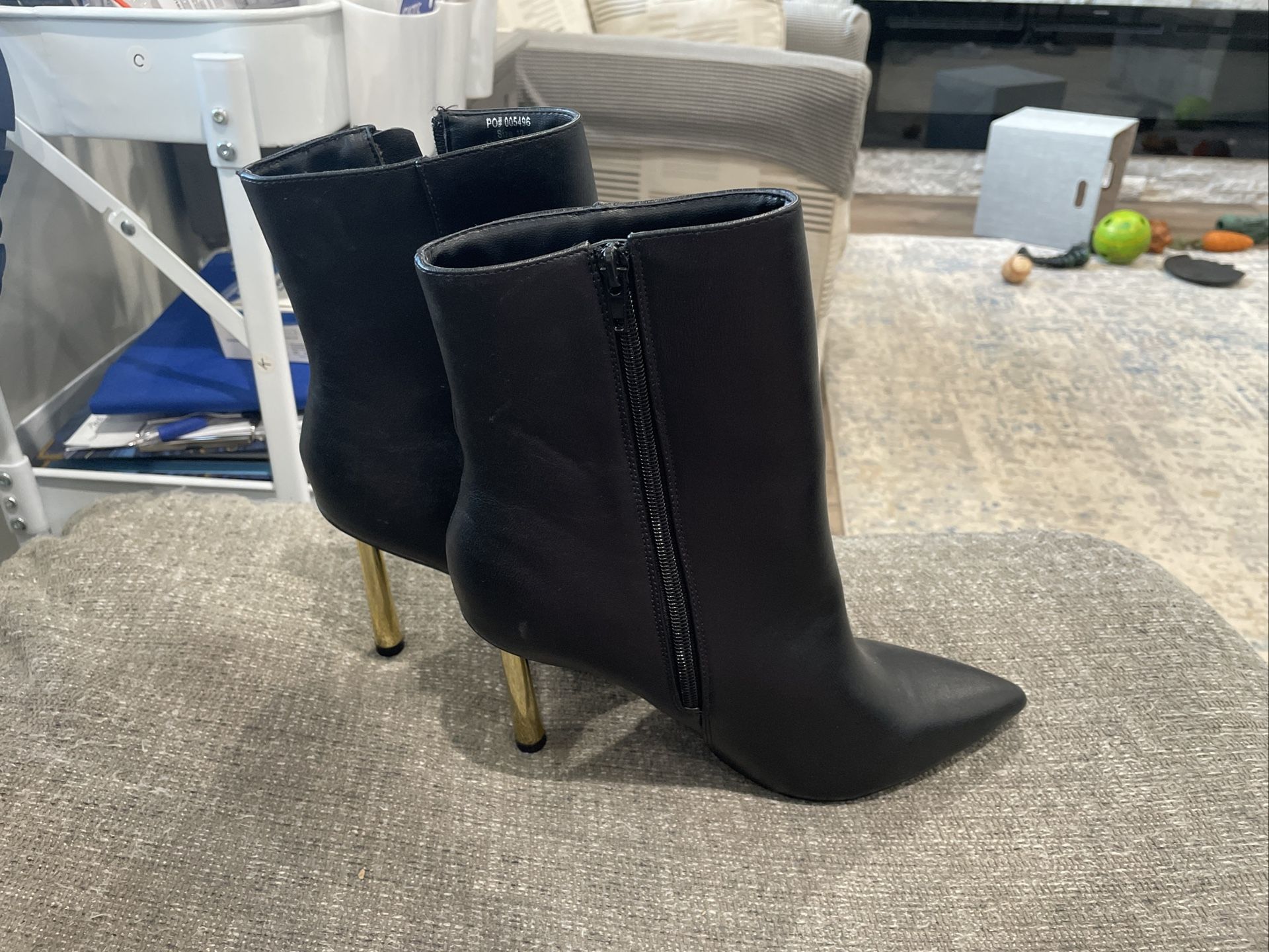 Womens Rorie Pointed Toe Stiletto Ankle Booties
