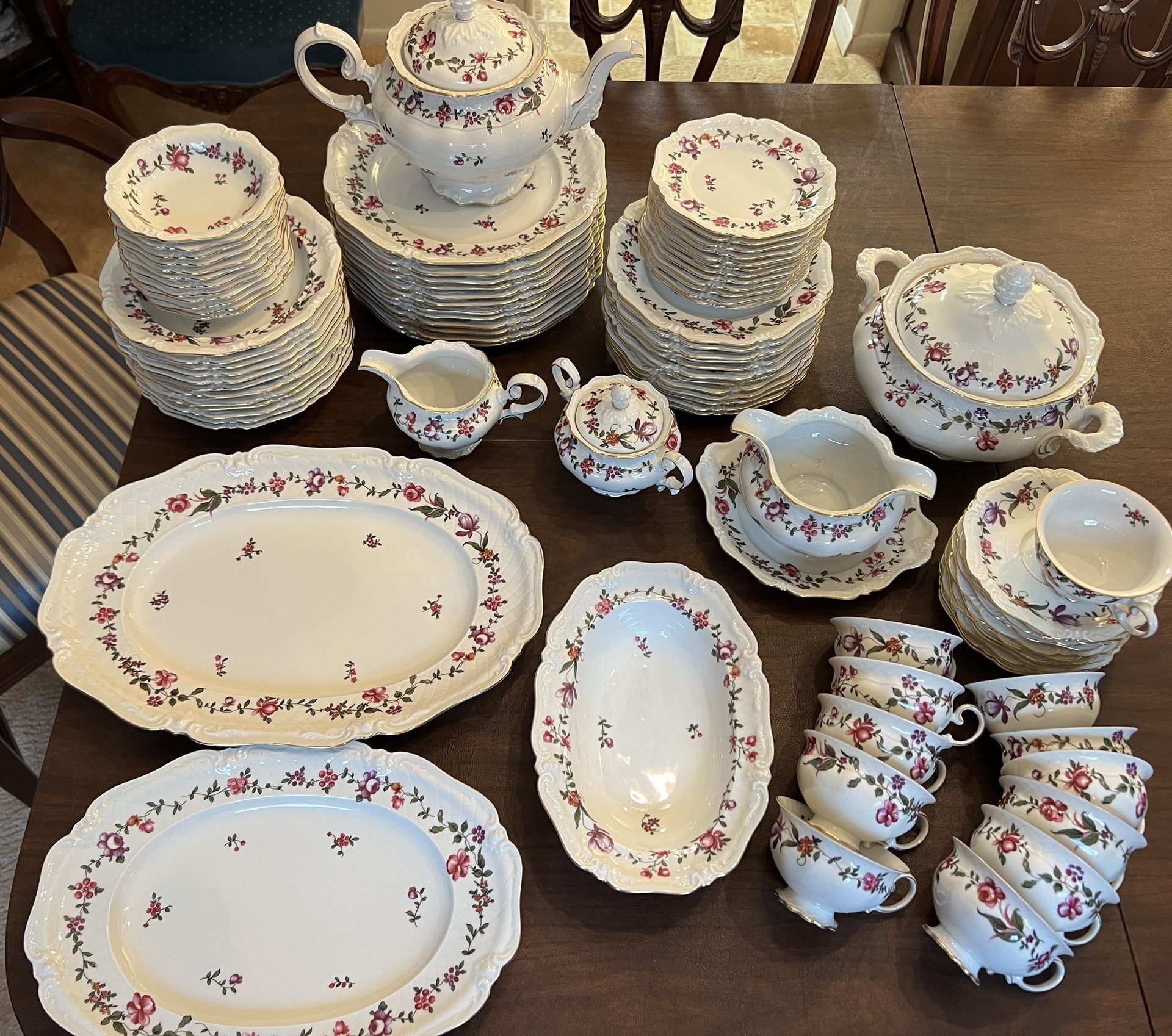ROYAL HEIDELBERG Winterling - Carola CHINA SET (Germany) - 93 pieces Setting for 12 (plus extras)