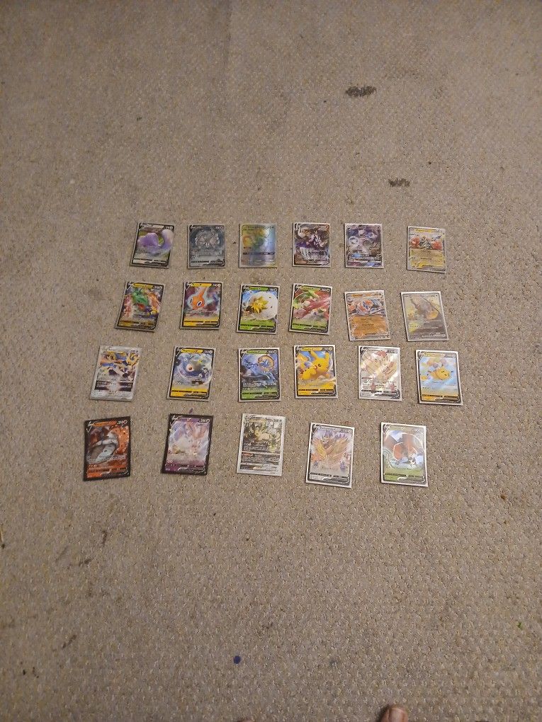 23 Pokémon Cards 