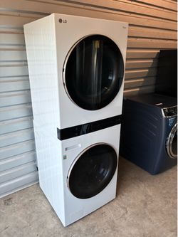 LG wash tower - stackable washer & electric dryer set w/ steam like new