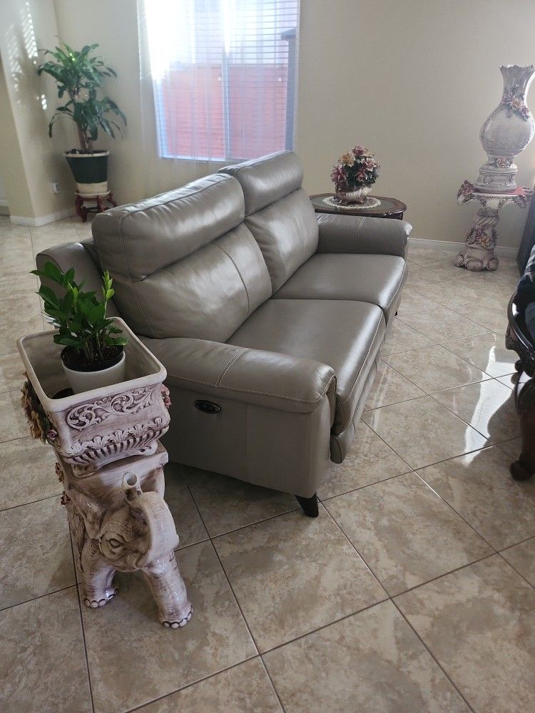 Electric Love Seat Comes With Middle And End Table