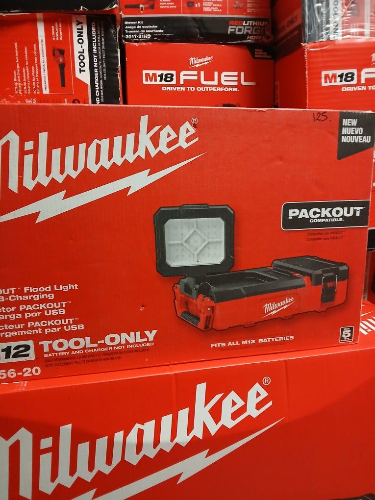 Milwaukee New Light 12M Pack Out