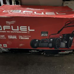 Milwaukee Fuel Lawn Mower Kit dual charger and 2x 12.0hd