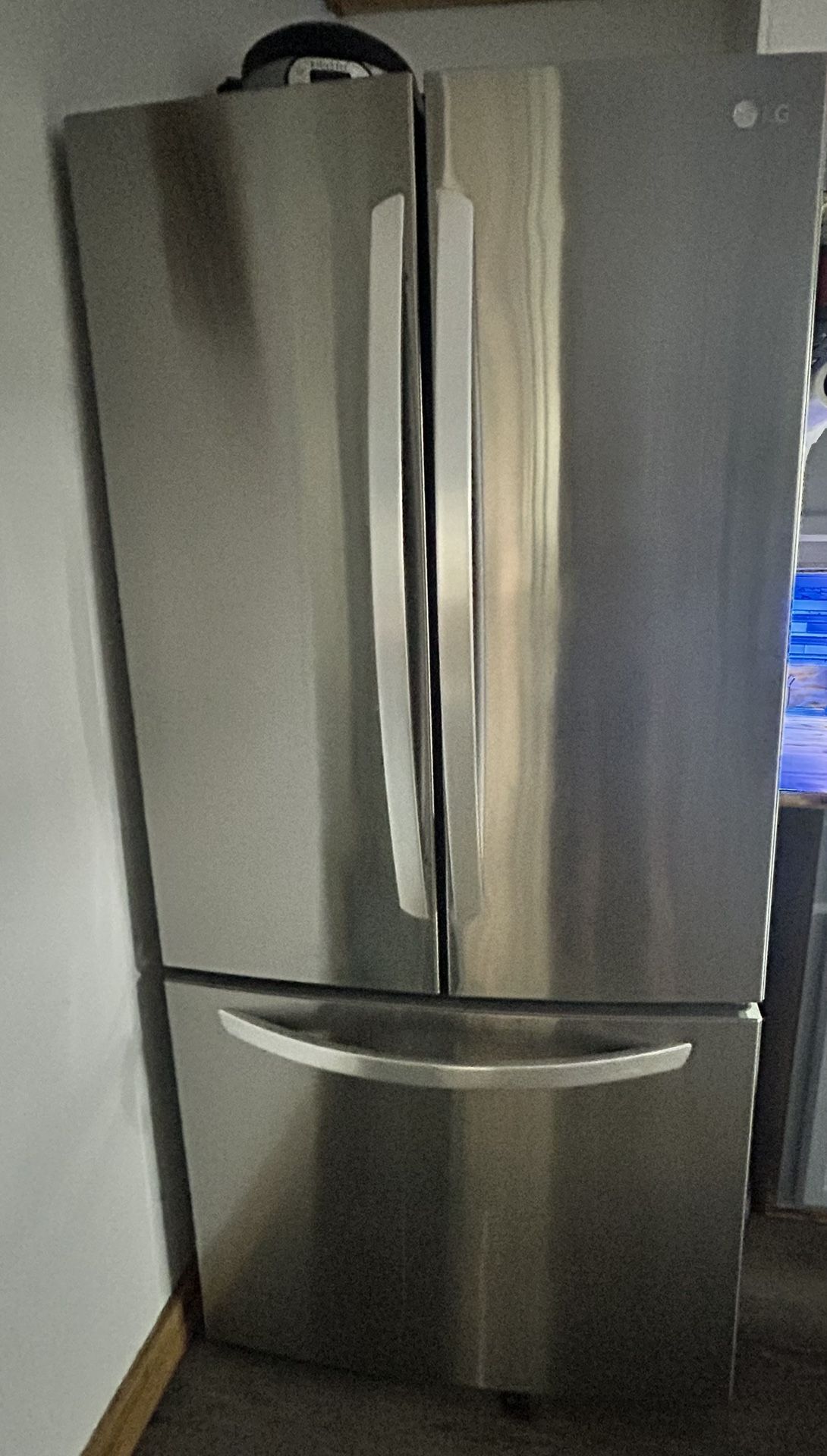 LG Refrigerator ***NOT WORKING