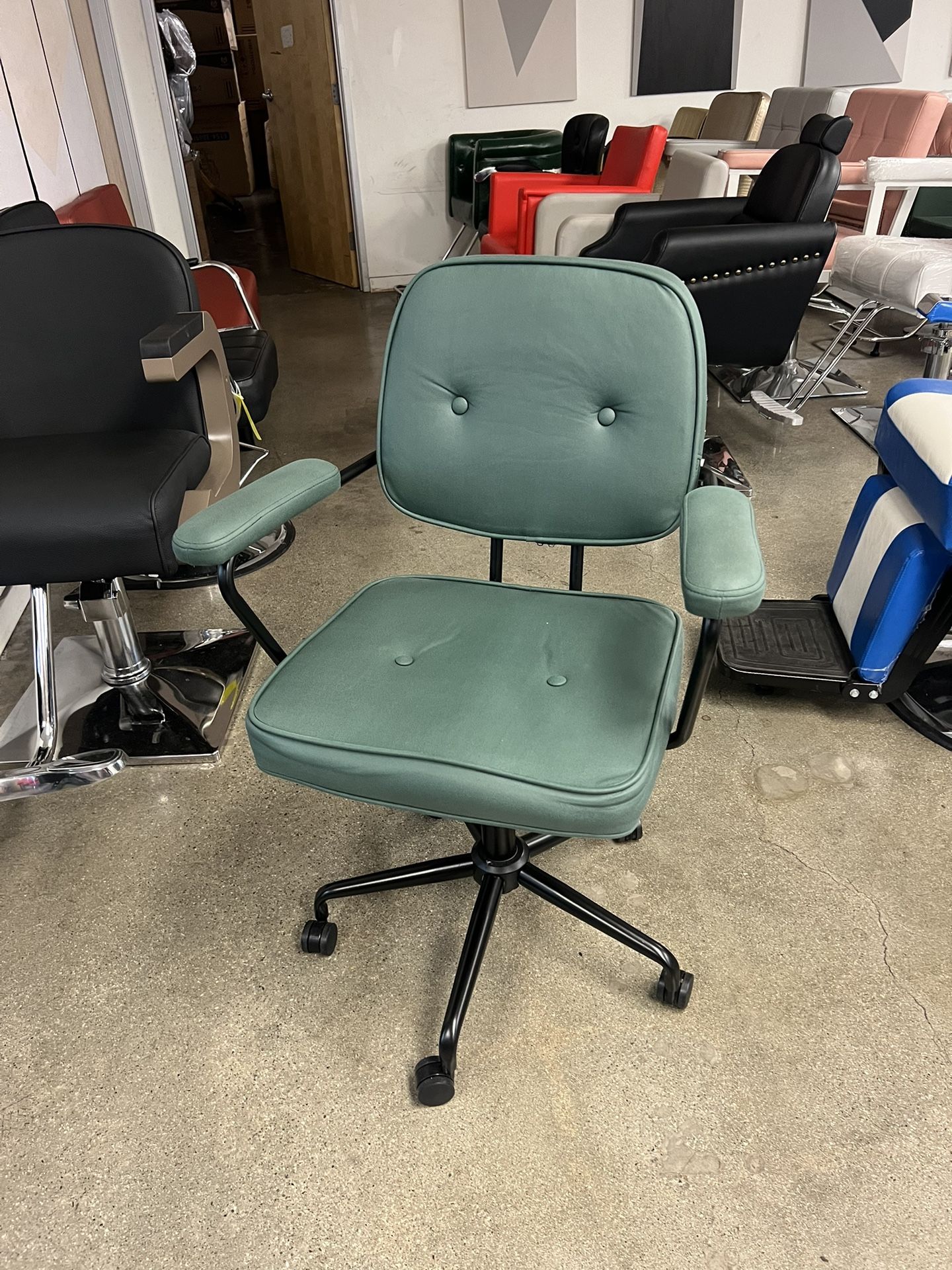 BarberPub Adjustable Rolling Manicure Chair for Nail Salon