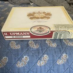 Vintage H. Upmann 25 Coronas Imperiales Wooden Cigar Box Empty