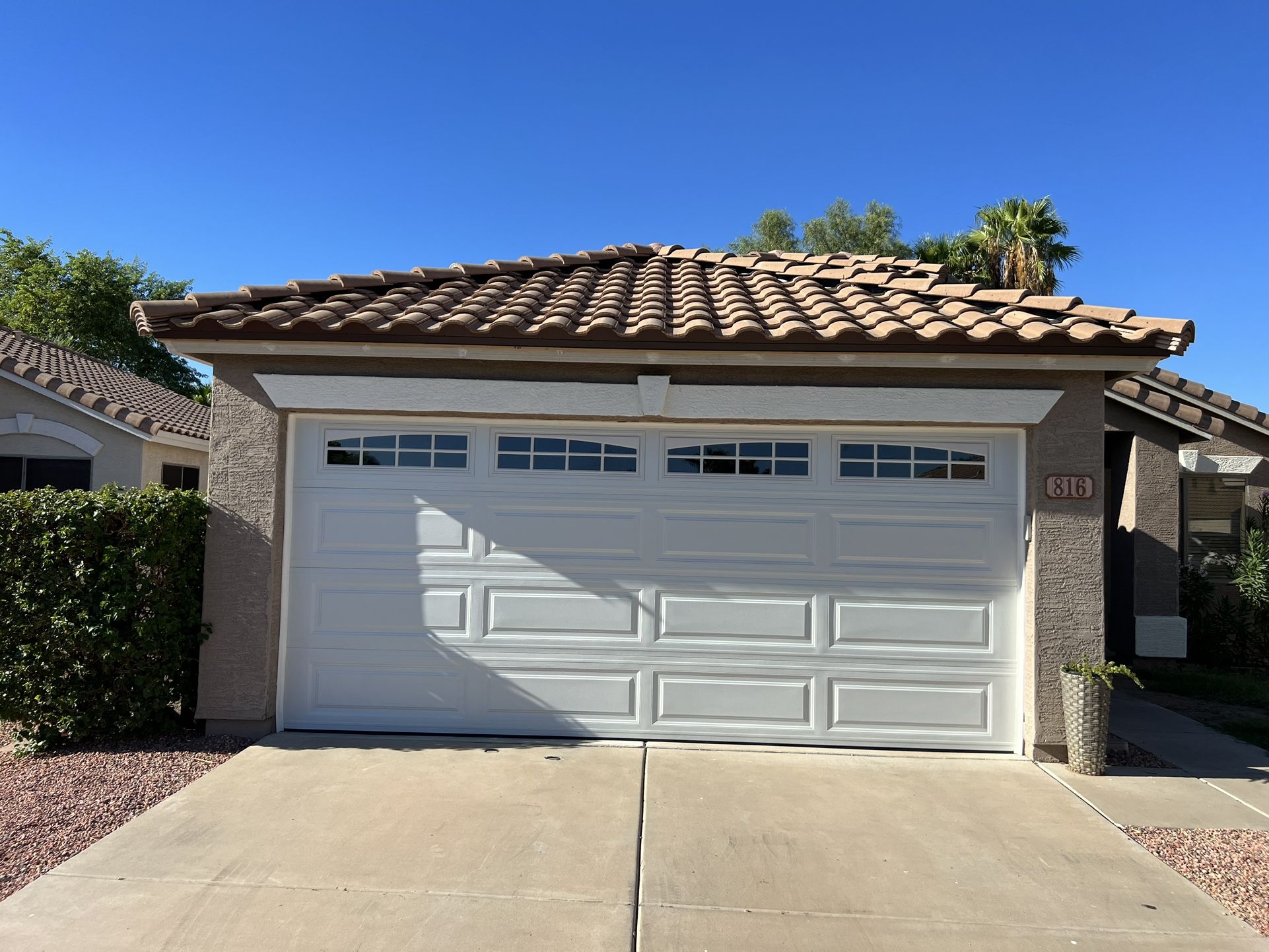 GARAGE DOORS WITH WINDOWS!