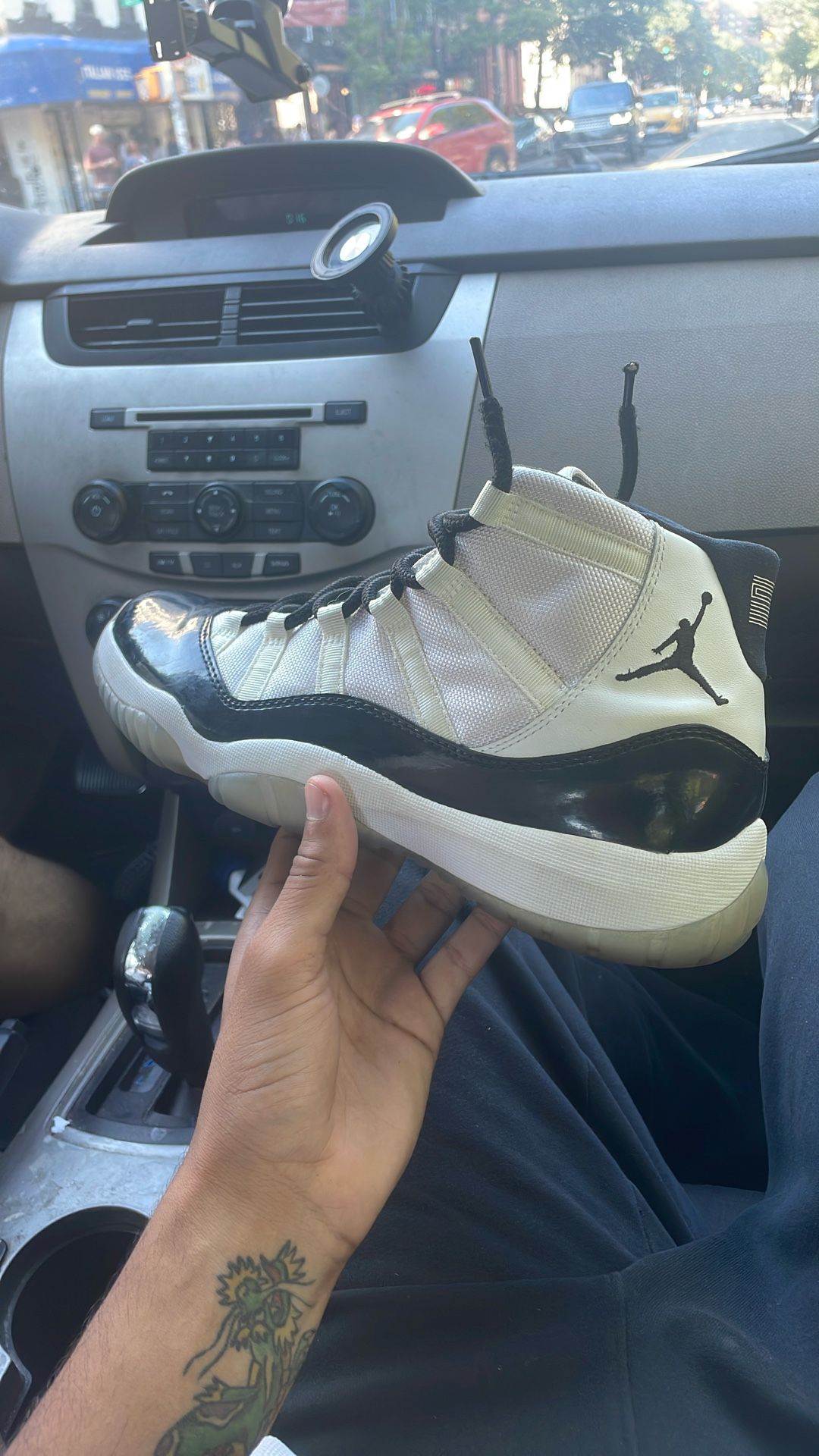 Air Jordan 11 Concord