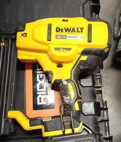 DeWalt 20V XR Brushless 18GA Brad Nailer