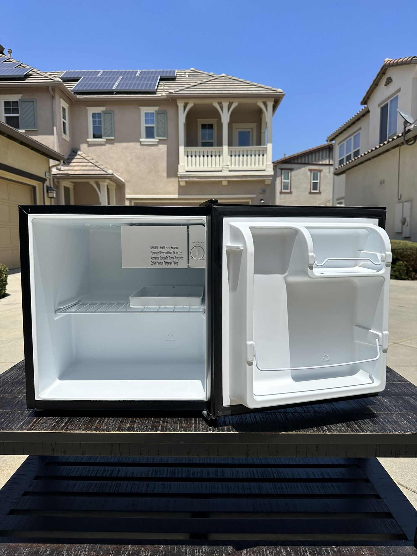 Galanz 1.7 Cu ft Compact Refrigerator, Black
