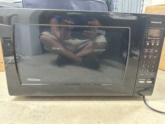 Panasonic Microwave Works Great . Large Size 