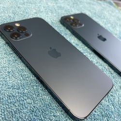 iPhone 12 Pro unlocked 128Gb $420 Like New Case Charger And Headphones For Free!!