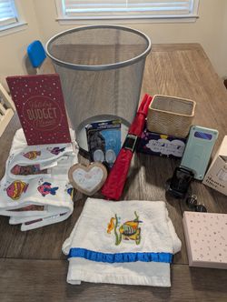 Small Lot Of Household Items