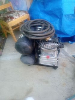 Good all trade 5 gal compressor comes with its hose works great no leaks