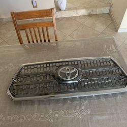 2018. Toyota Tacoma.  Grille. Parts